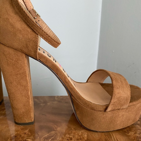 FASHION NOVA CARMEL SUEDE PLATFORM CHUCKY HEELS - Picture 5 of 8